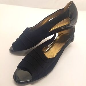 Soft Styles Hush Puppies Womans Size 11 Open Toe Sandal Faux Leather Heel